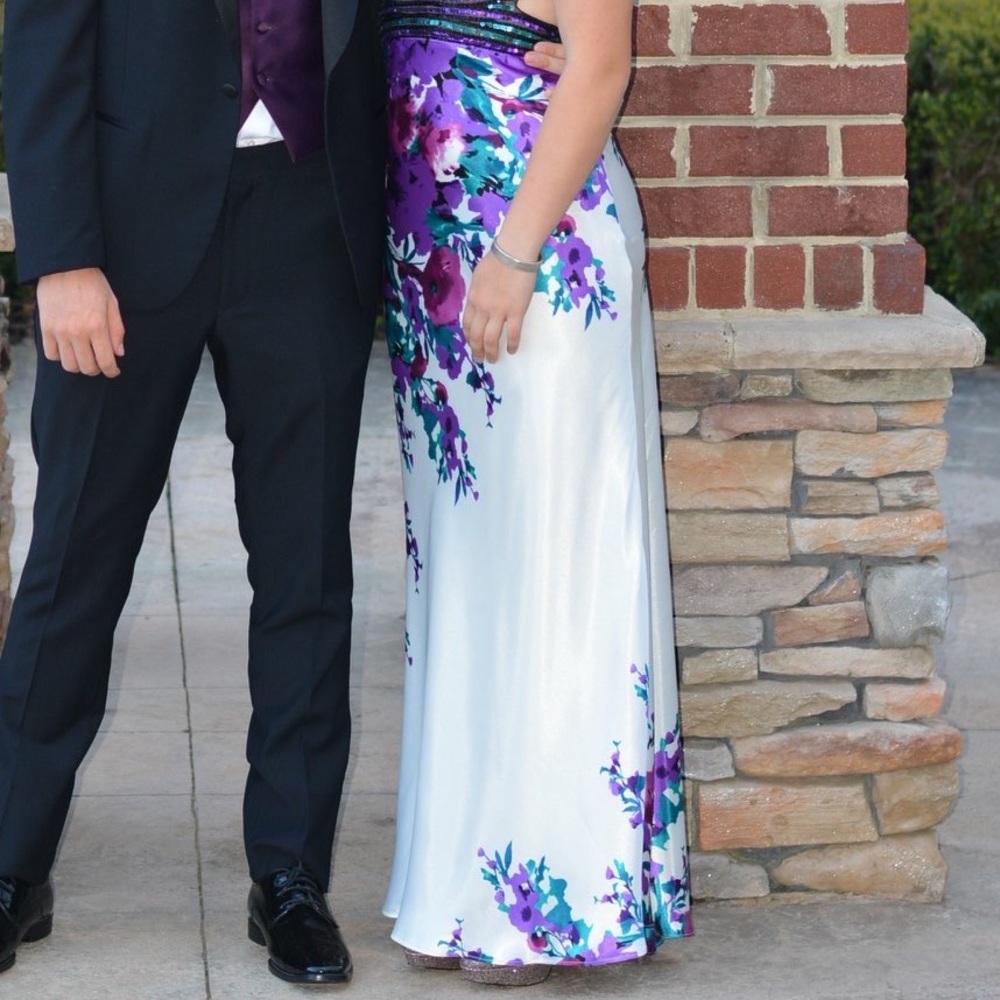 Size 4 prom/homecoming dress. Fits fairly true to size